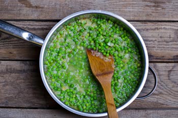 Соусы с зеленым горошком: рецепты на любой вкус