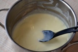 Особенности приготовления заварного крема со сгущенкой: самые лучшие рецепты