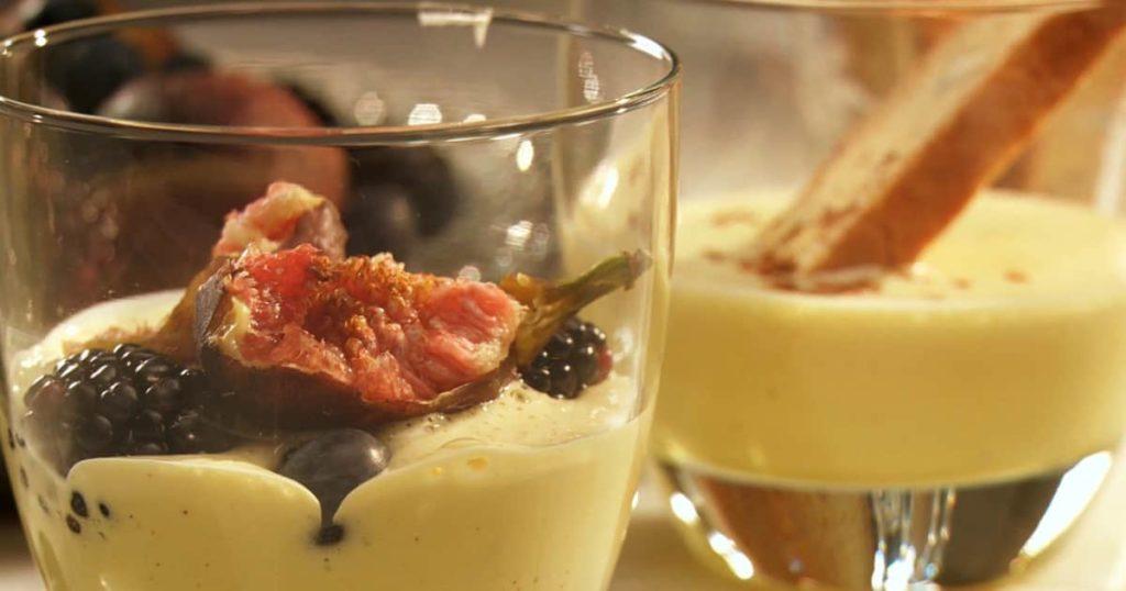 Итальянский соус-крем «Сабайон»: 11 простых, но невероятно вкусных рецептов к праздничному столу и не только