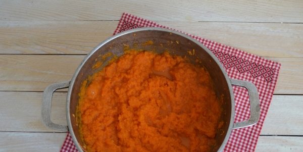 Яблочно-морковное пюре на зиму: варианты приготовления