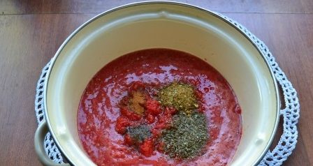 Лучшие рецепты томатной подливы на зиму