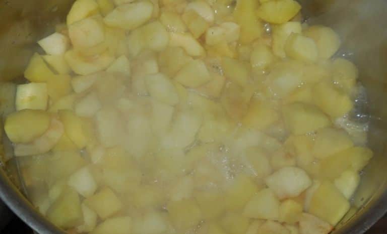 Sos jabłkowy na zimę do długiego przechowywania: 5 łatwych przepisów na sos jabłkowy