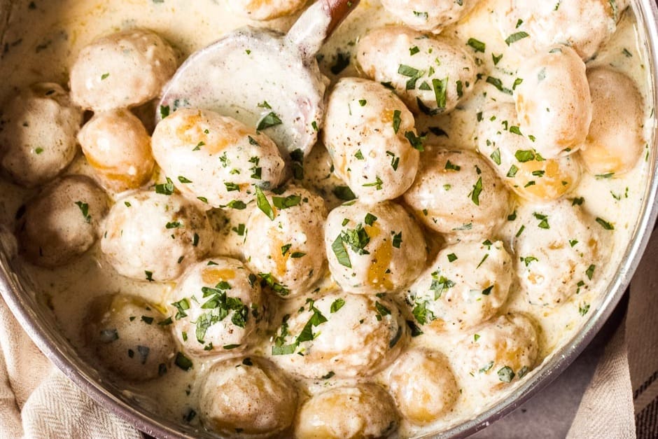 garlic parmesan potatoes in cream sauce 14