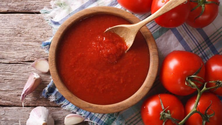 home made tomato sauce 760x428 1