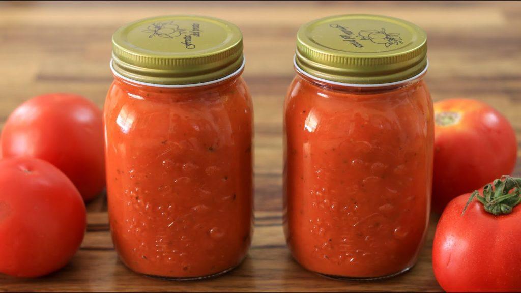 Летние вкусы на зимнем столе – базилик, чеснок, томаты