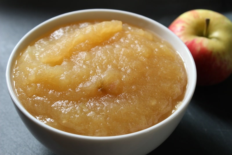 яблочное пюре: полезный прикорм для младенцев в любое время года