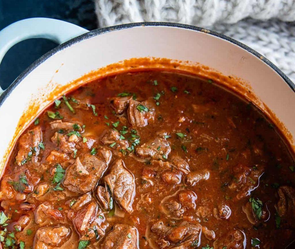 greek beef stew in tomato sauce 4