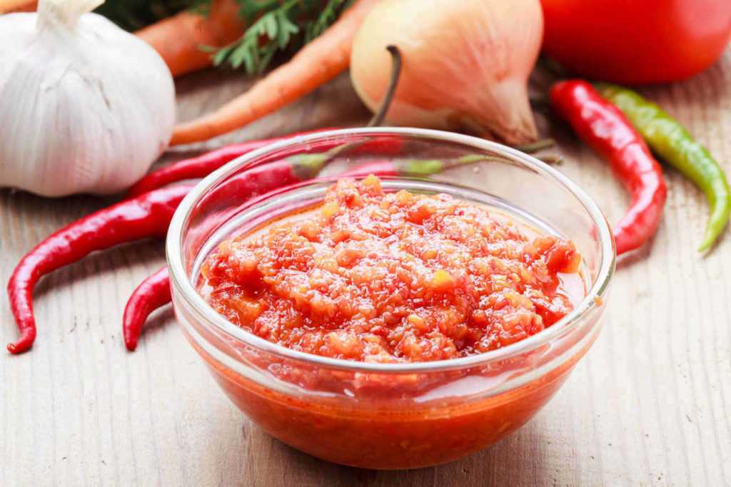 ТОП-12 лучших рецептов аджики с морковью на зиму