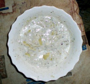 Кефирный соус с чесноком - фото шаг 3