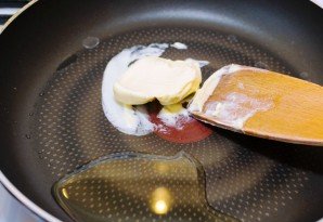 Сливочно-чесночный соус с грибами - шаг 1 фото