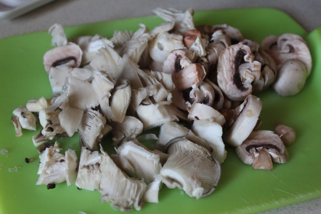 Фотография рецепта - Французский грибной жульен с курицей и соусом бешамель - шаг 3